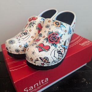 Sanita Rockabilly Women's Clog in White size 37 size 7 tattoo graffiti nurse